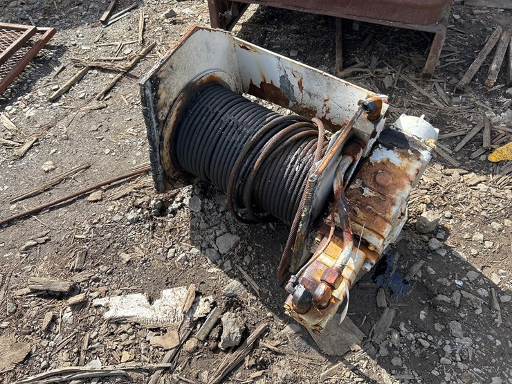 #126-•-hydraulic-winch-image-1