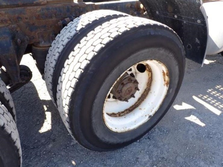 2010-freightliner-cascadia-t/a-hiway-tractor---day-image-53