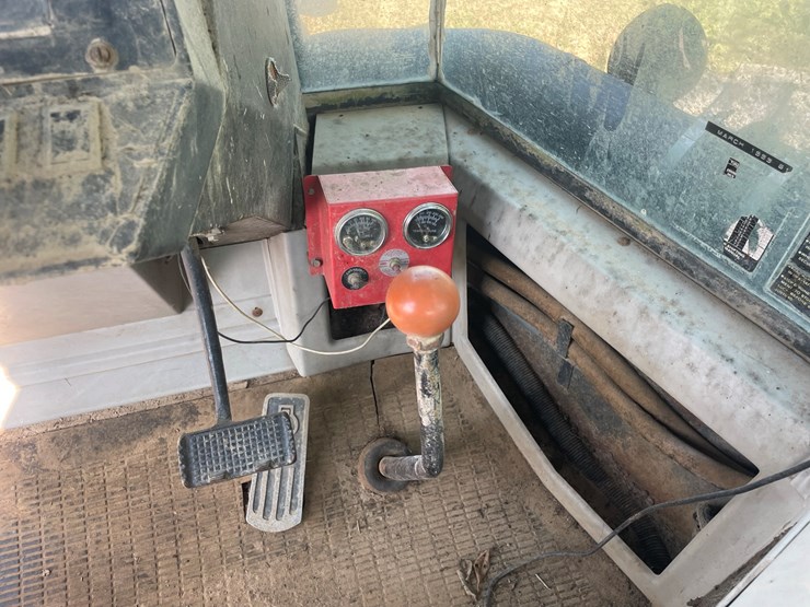 1991-versatile-876-image-40