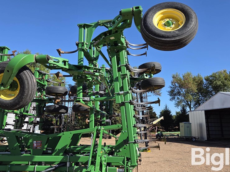 2014-john-deere-2210-image-14