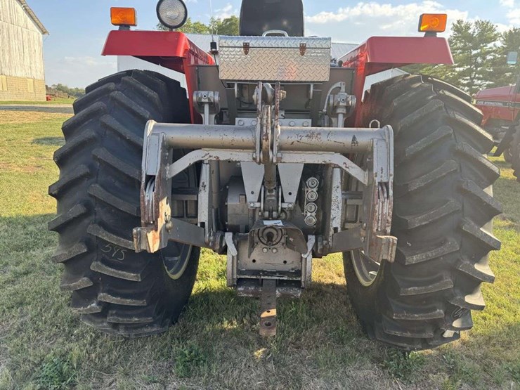 1977-massey-ferguson-1135-image-13