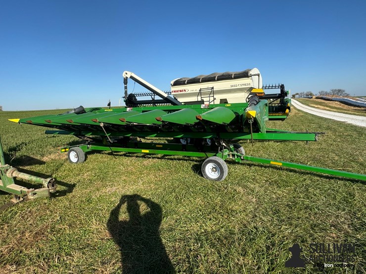 2022-john-deere-c8r-image-4