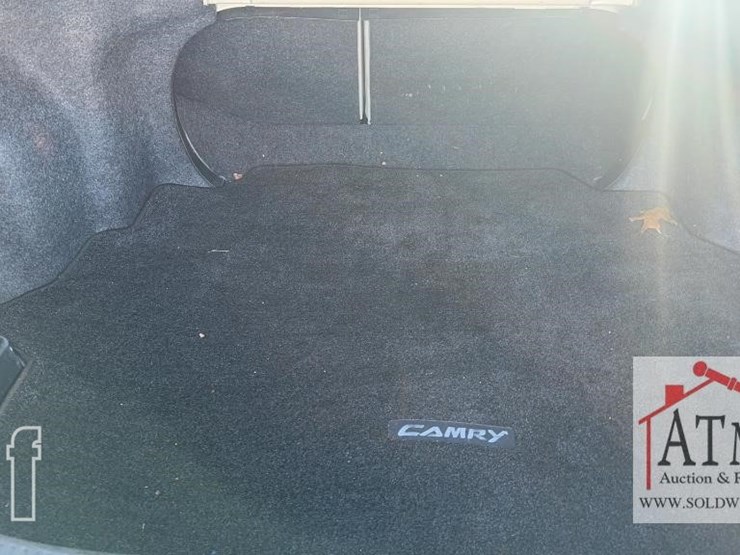 2010-toyota-camry-le-image-15