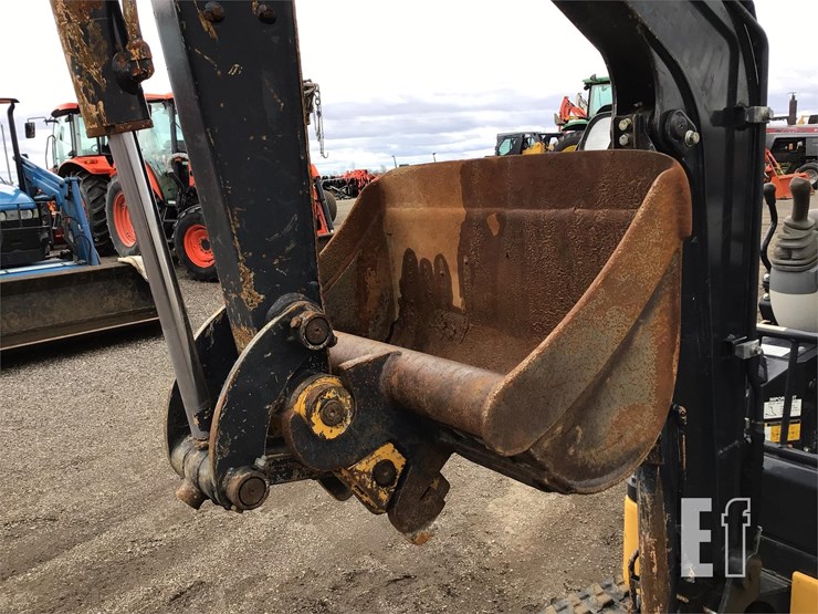 2016-deere-17g-image-13