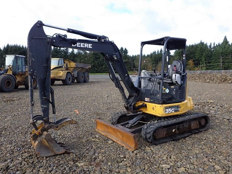 2019-deere-35g-image-1