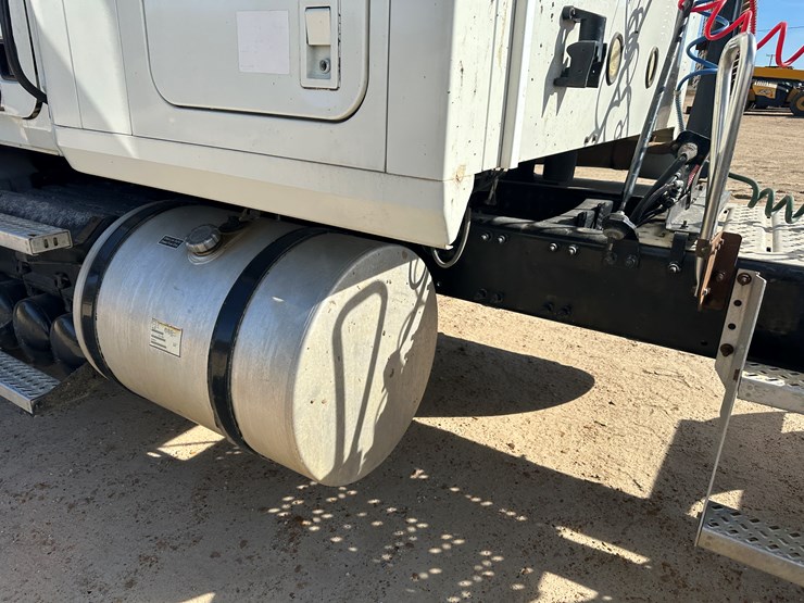 #33701-•-2011-mack-cxu-sleeper-truck-tractor-1m1aw09y4bm013132-image-28