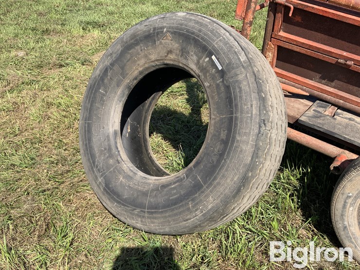 michelin-425/65r22.5-tire-image-1