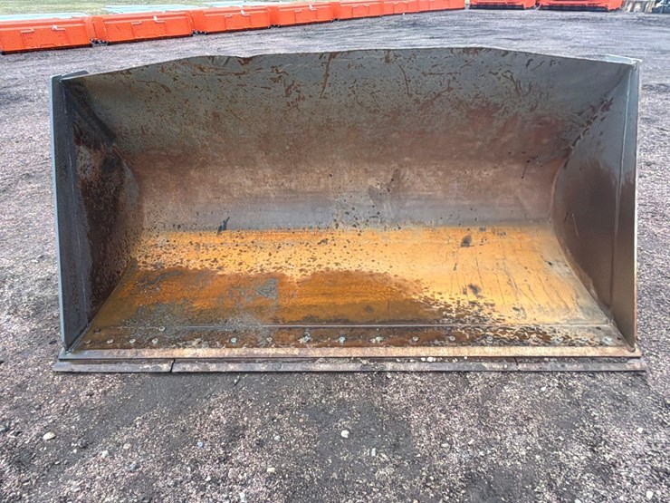 volvo-3-yard-bucket-image-7