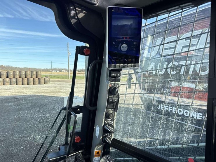 2022-new-holland-c332-image-18