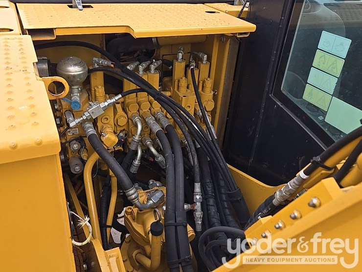 2016-caterpillar-312fgc-image-50