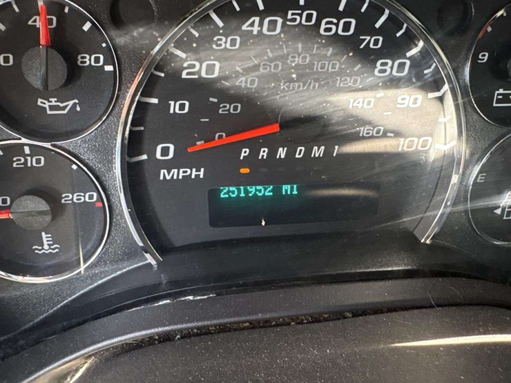 2013-chevrolet-2500-image-50