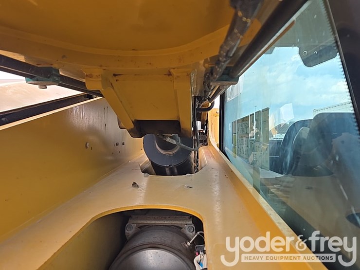 2019-caterpillar-tl1255d-image-54
