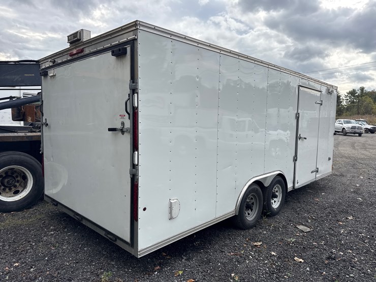 #133-•-2012-24’-carmate-enclosed-trailer-(bad-frame)-image-4
