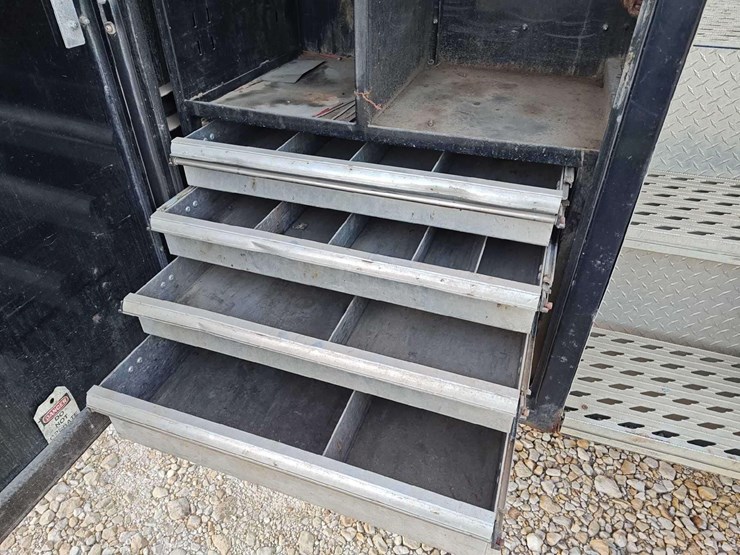 2014-freightliner-m2-106-image-31