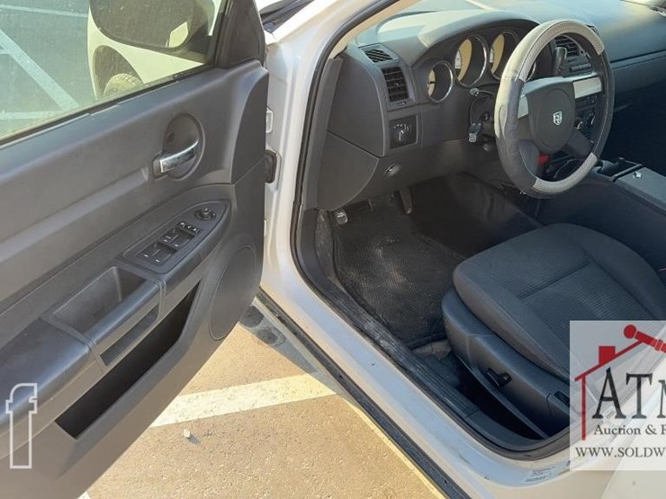 2010-dodge-charger-image-11