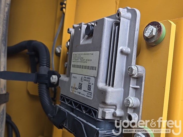 2016-caterpillar-312fgc-image-90