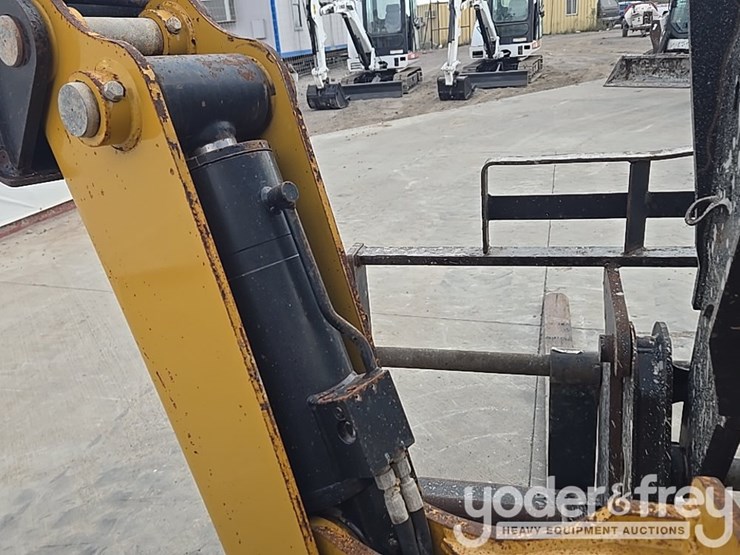 2019-caterpillar-tl1255d-image-44