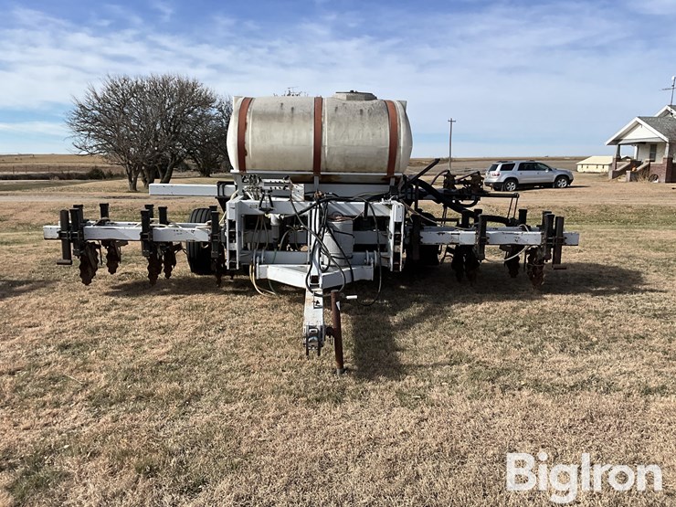 unverferth-8r30-fertilizer-applicator-image-2