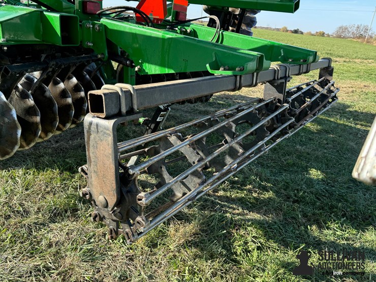 2013-john-deere-2623vt-image-15