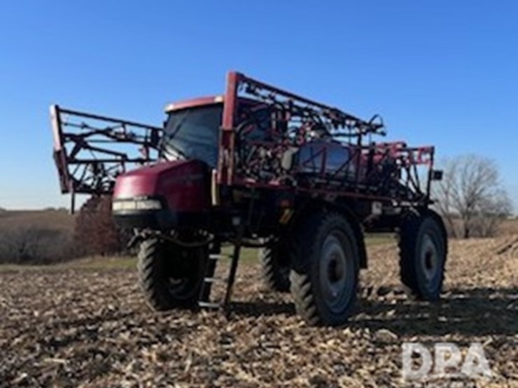 2011-case-ih-patriot-3330-image-1