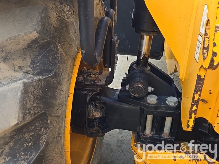 2017-jcb-512-56-image-88