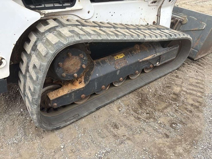 2016-bobcat-t740-image-12