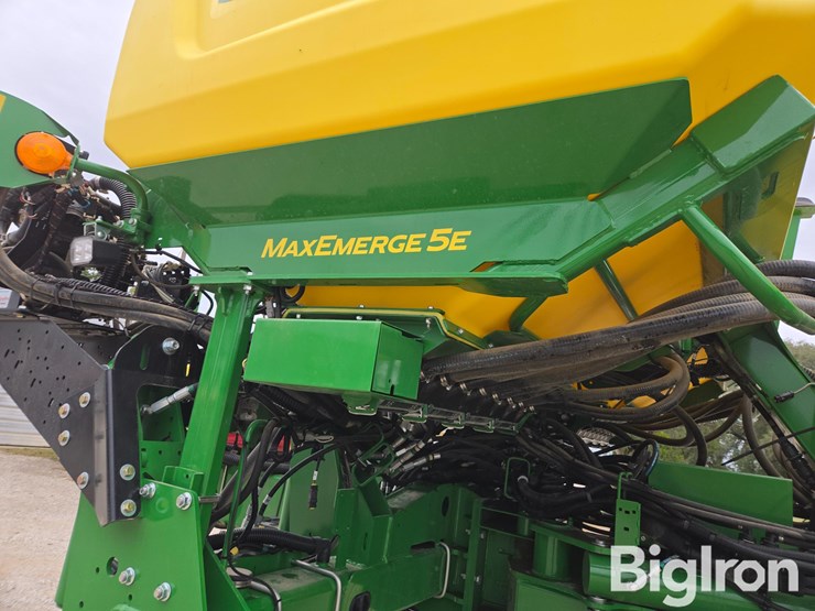 2022-john-deere-1775nt-image-15