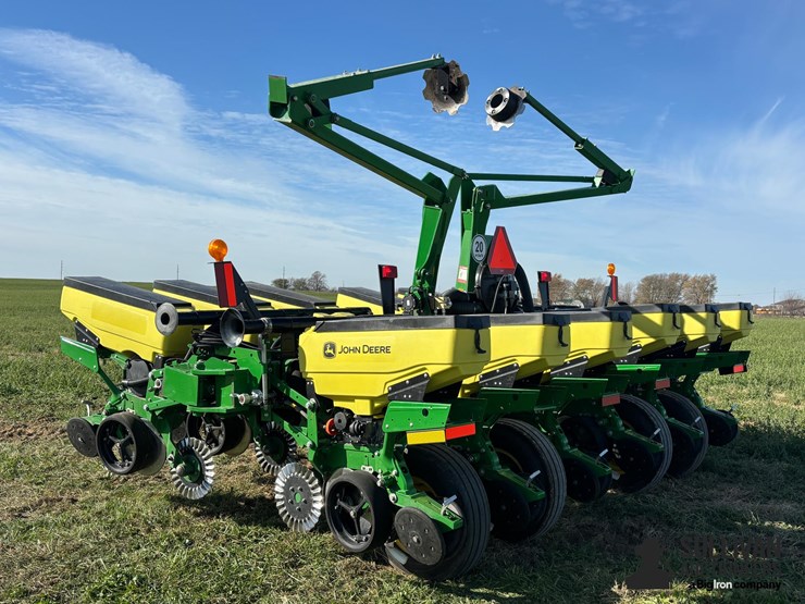 2021-john-deere-1765-image-7