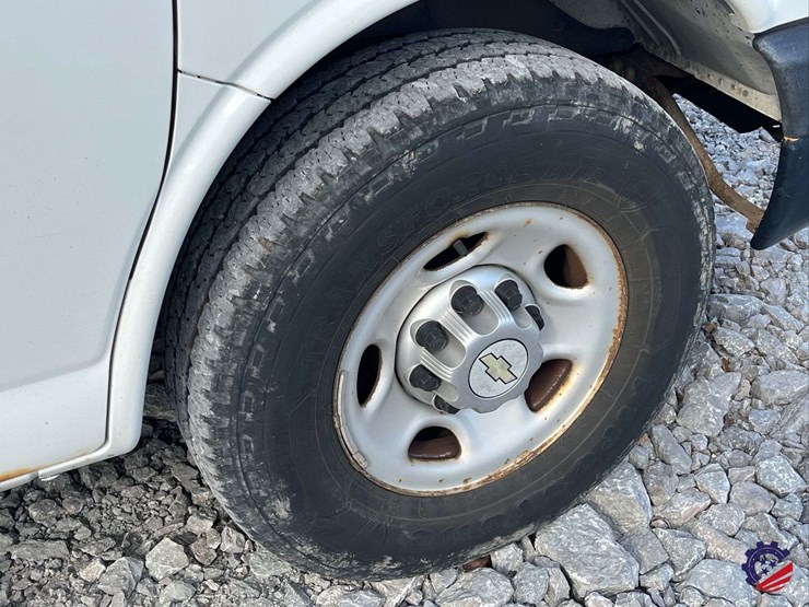 2012-chevrolet-express-van-image-10