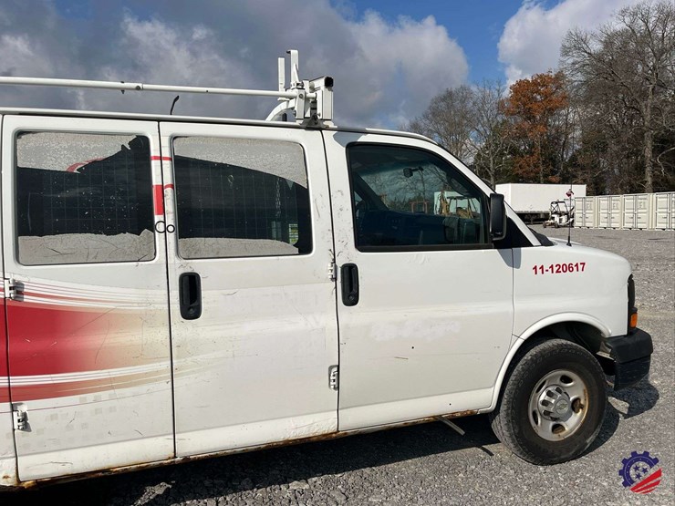 2012-chevrolet-express-van-image-33