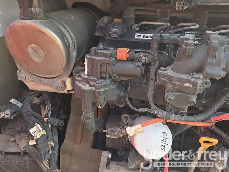 2021-bobcat-t595-image-55