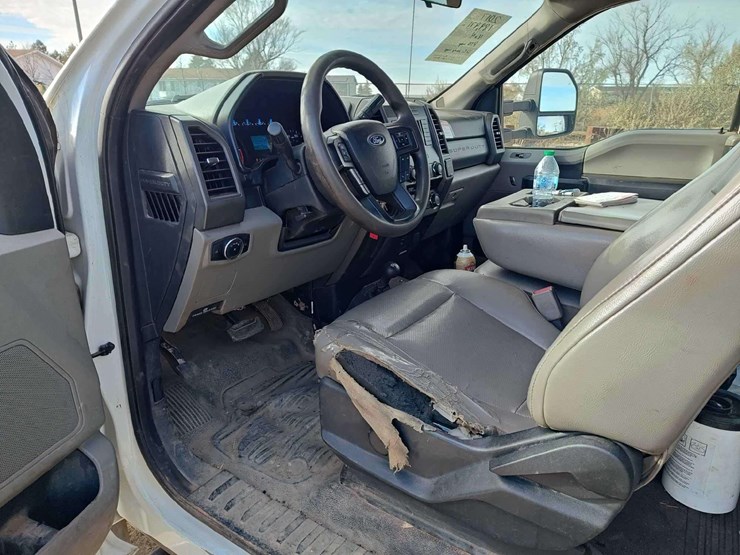 2017-ford-f550-image-32