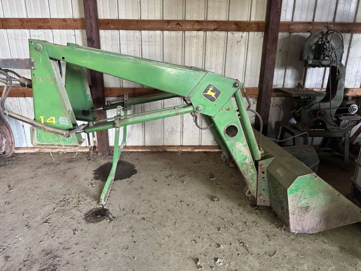john-deere-146-image-1