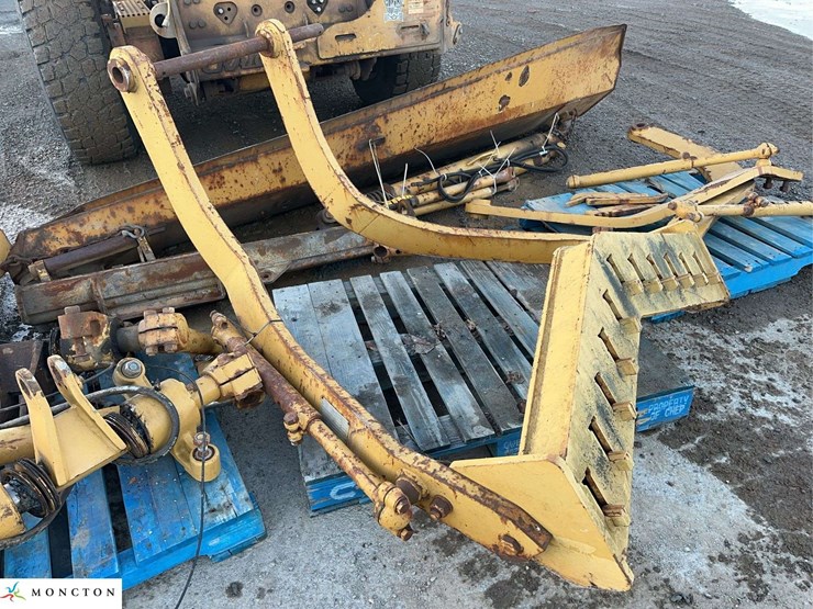 2011-caterpillar-140m-image-32