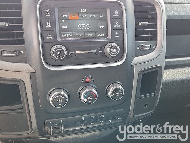 2014-dodge-service-truck-image-99