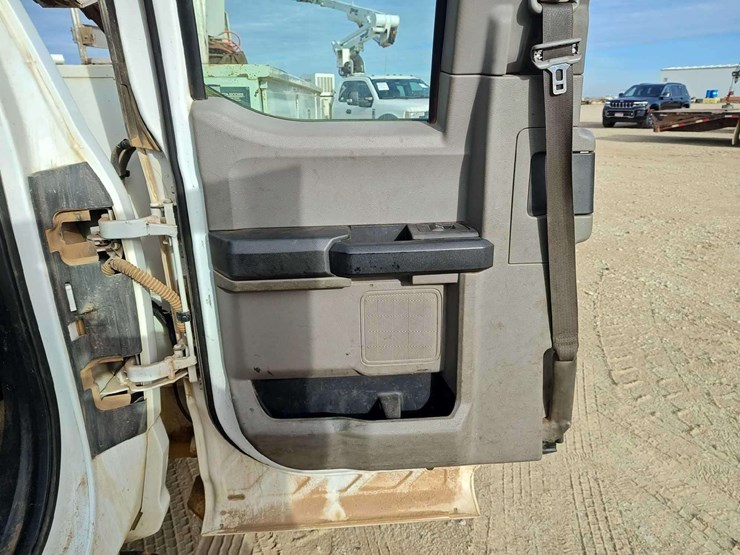 2017-ford-f550-image-50