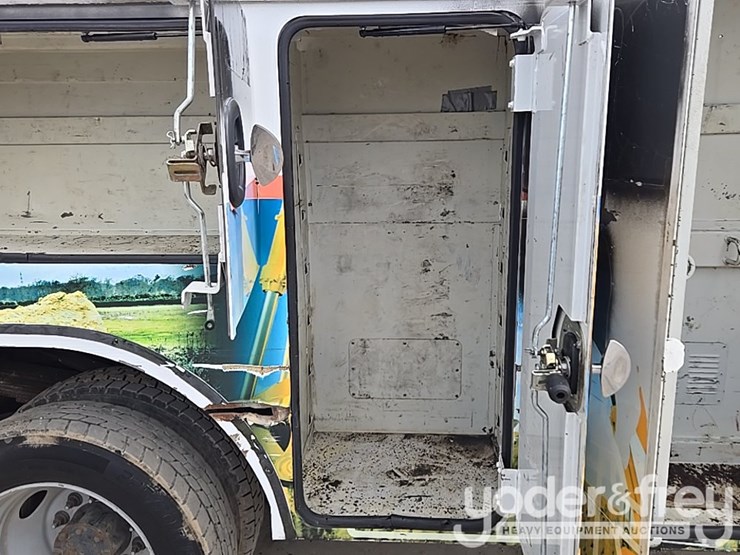 2014-dodge-service-truck-image-58