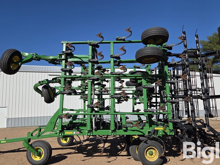 2014-john-deere-2210-image-8