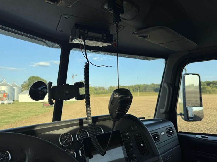 2014-peterbilt-386-image-36