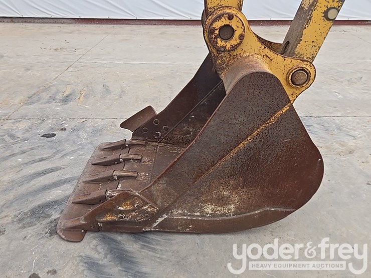 2016-caterpillar-312fgc-image-10