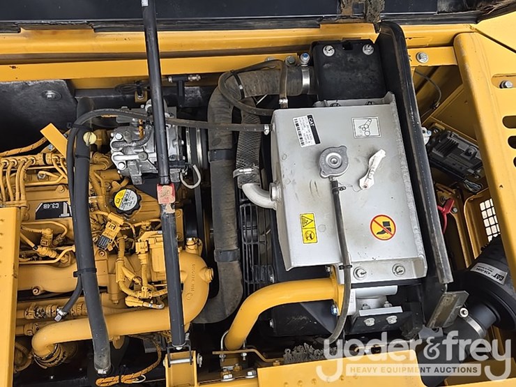 2016-caterpillar-312fgc-image-68