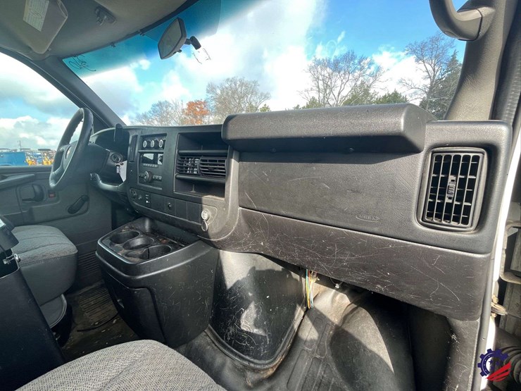 2012-chevrolet-express-van-image-51