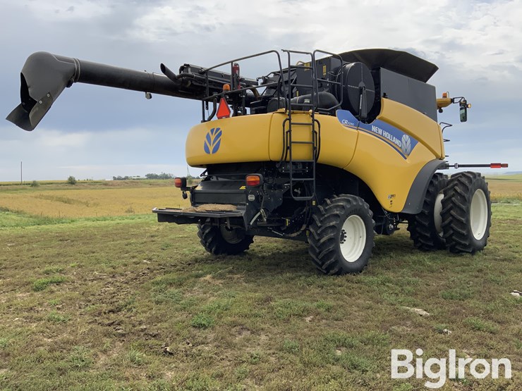 2013-new-holland-cr7090-image-5