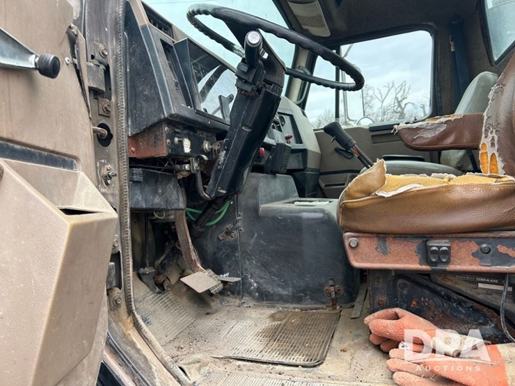 1992-ihc-8100-truck-(cp1306,-unit-431)-image-29