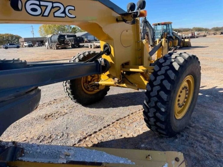 2018-deere-672g-image-24