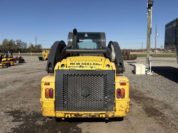 2012-new-holland-l225-image-3