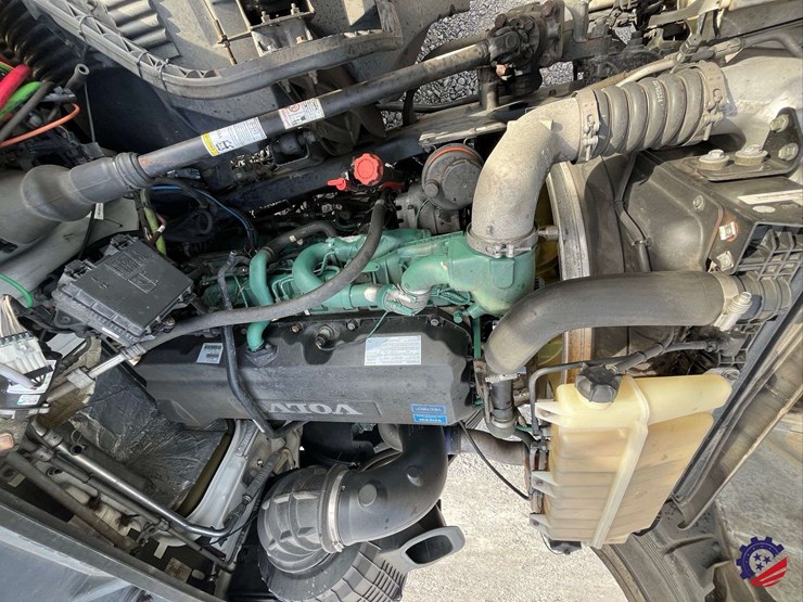 2016-volvo-d11-s/a-truck-tractor-image-42