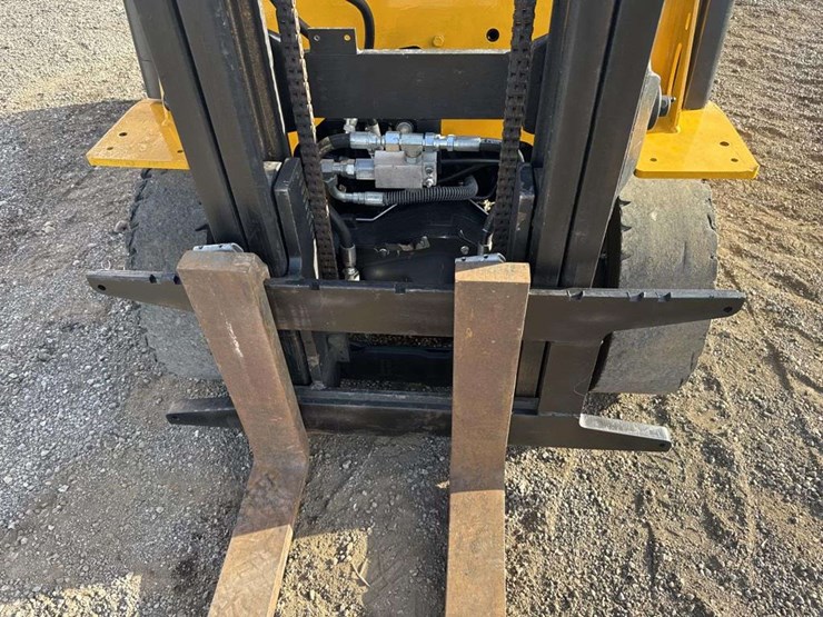 2016-yale-fork-lift-image-7