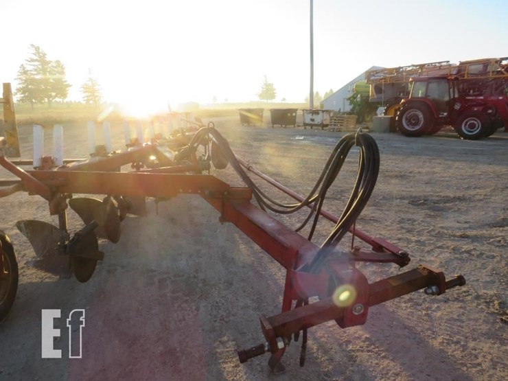 international-720-image-7