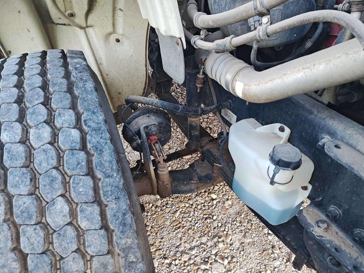 2014-freightliner-m2-106-image-40